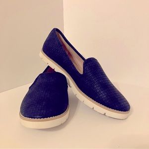 White Mountain blue Denny loafer. Like new condition. Size 8.5